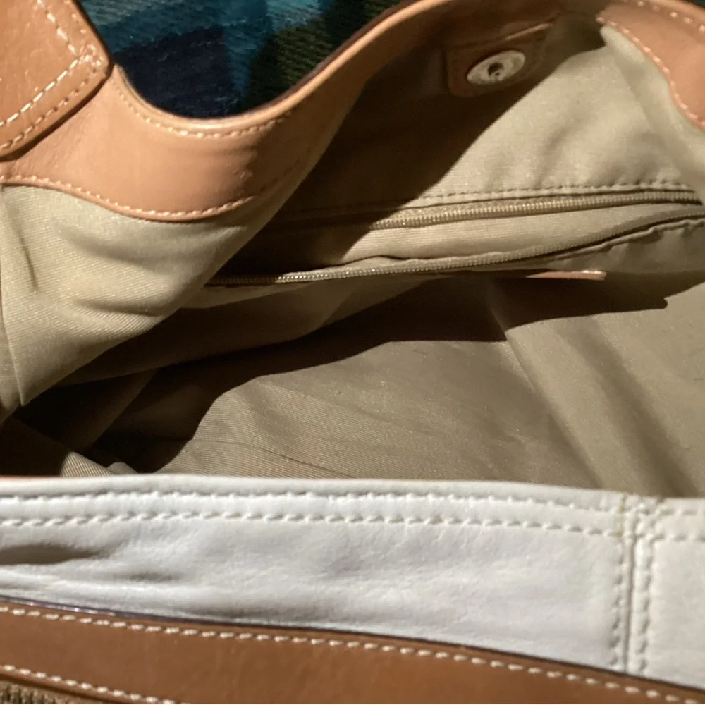 Coach Soho Lynn Hobo Buckle Bag  D1069-F15075 - Picture 12 of 13